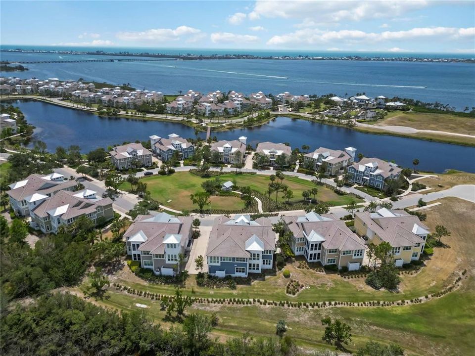 En Venta: $894,000 (2 camas, 2 baños, 2167 Pies cuadrados)