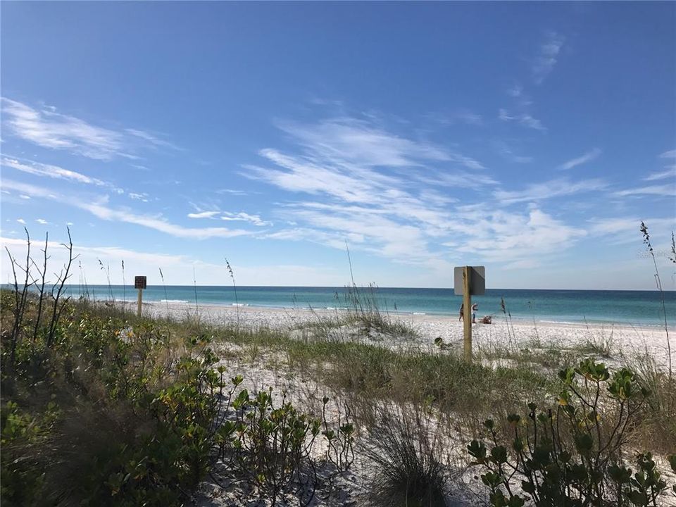 En Venta: $3,150,000 (4 camas, 3 baños, 2701 Pies cuadrados)