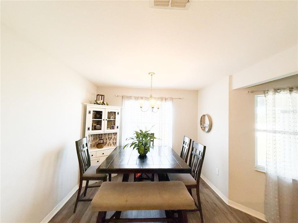 待售: $324,990 (4 贝兹, 2 浴室, 1689 平方英尺)