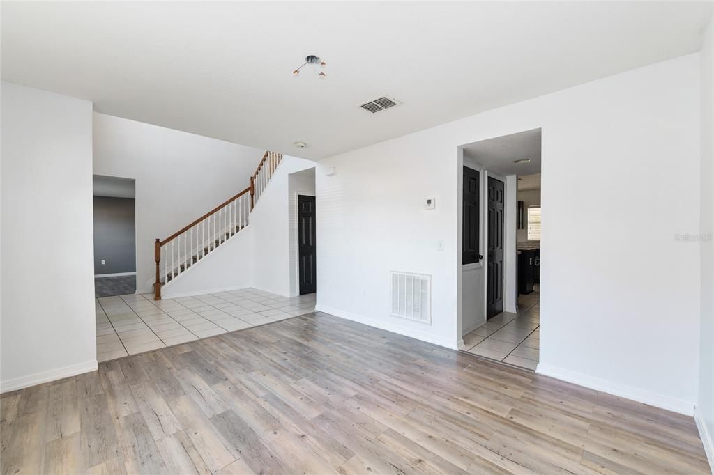 Под контрактом: $350,000 (5 спален, 2 ванн, 2906 Квадратных фут)