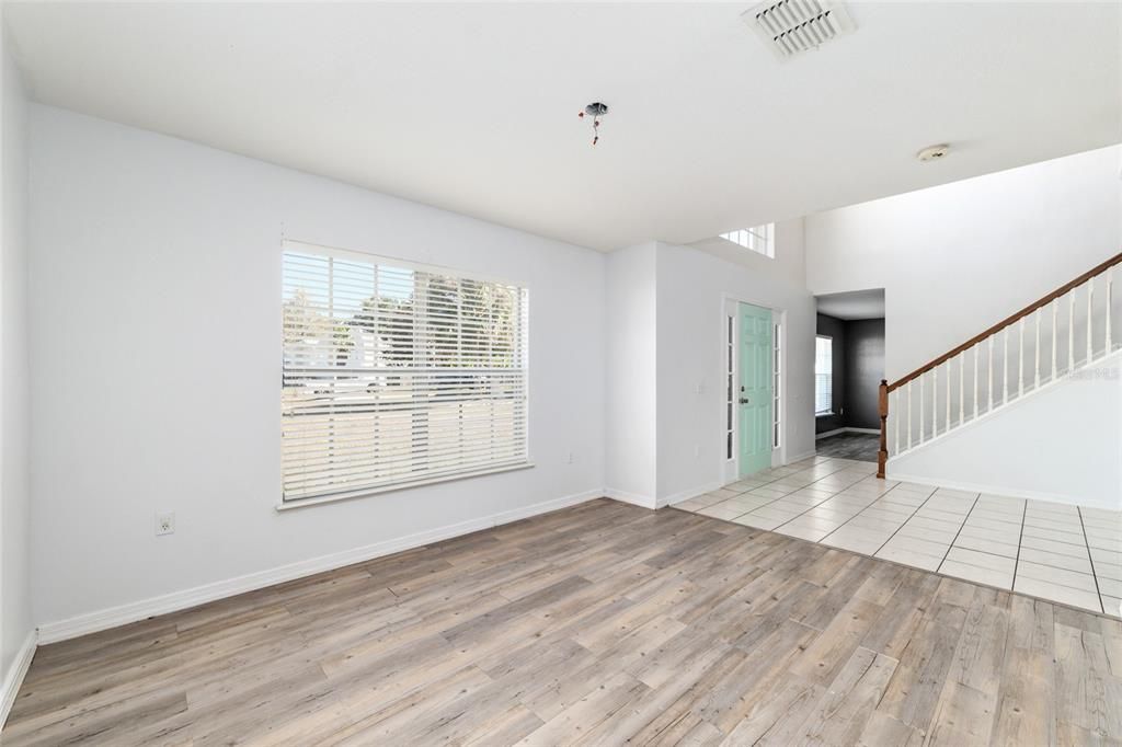 Под контрактом: $350,000 (5 спален, 2 ванн, 2906 Квадратных фут)