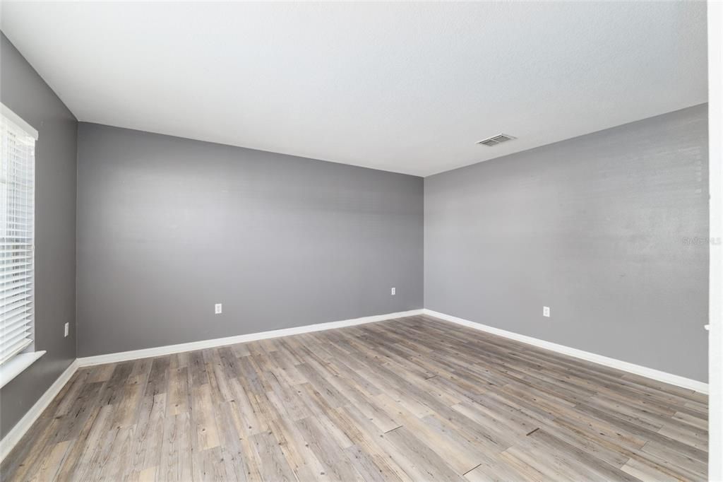 Под контрактом: $350,000 (5 спален, 2 ванн, 2906 Квадратных фут)