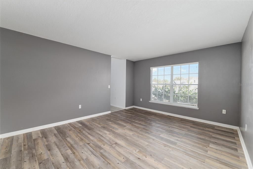 Под контрактом: $350,000 (5 спален, 2 ванн, 2906 Квадратных фут)