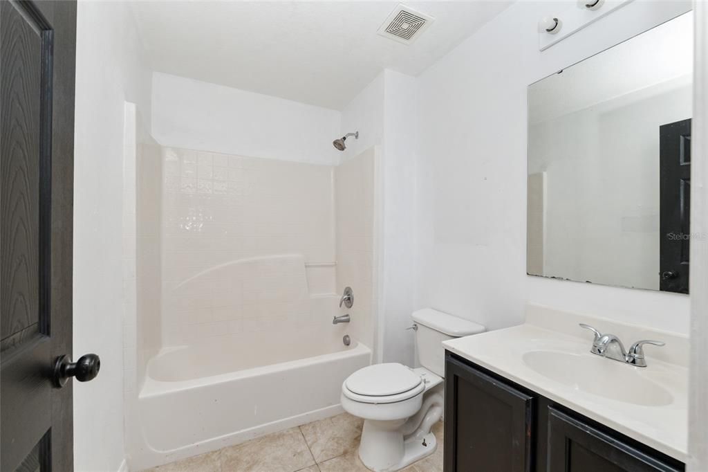 Под контрактом: $350,000 (5 спален, 2 ванн, 2906 Квадратных фут)