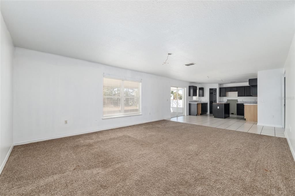 Под контрактом: $350,000 (5 спален, 2 ванн, 2906 Квадратных фут)