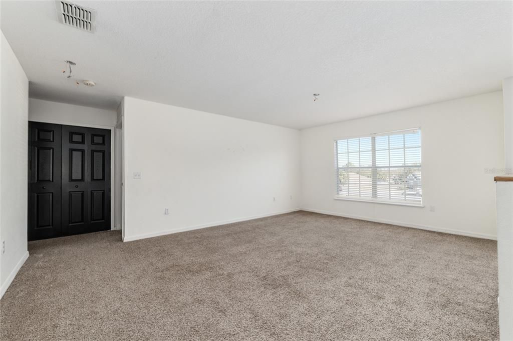 Под контрактом: $350,000 (5 спален, 2 ванн, 2906 Квадратных фут)