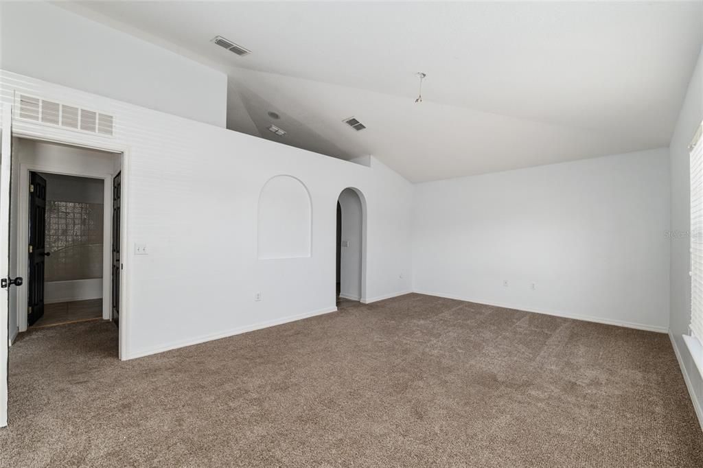 Под контрактом: $350,000 (5 спален, 2 ванн, 2906 Квадратных фут)