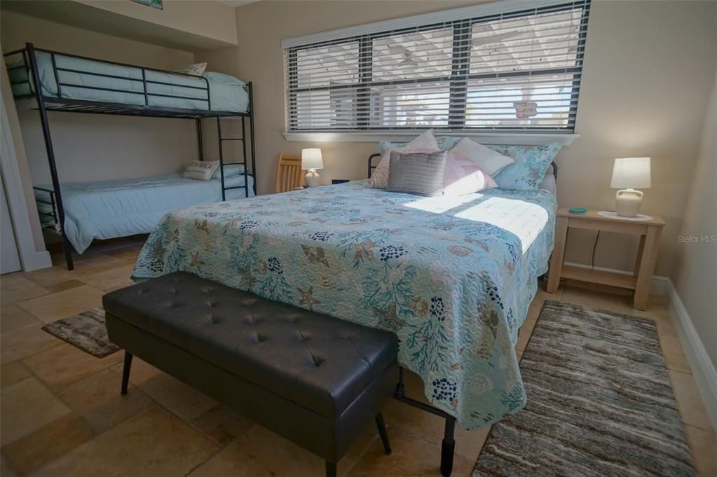 В аренду: $8,000 (3 спален, 3 ванн, 2056 Квадратных фут)