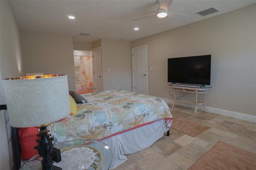 For Rent: $8,000 (3 beds, 3 baths, 2056 Square Feet)