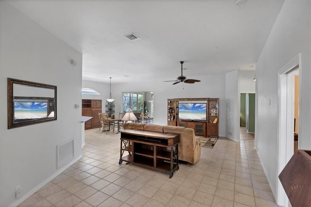 待售: $519,000 (3 贝兹, 2 浴室, 1983 平方英尺)