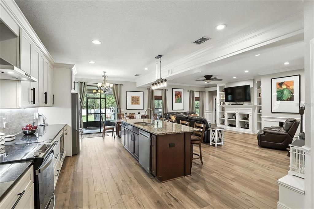 На продажу: $895,000 (5 спален, 3 ванн, 3620 Квадратных фут)