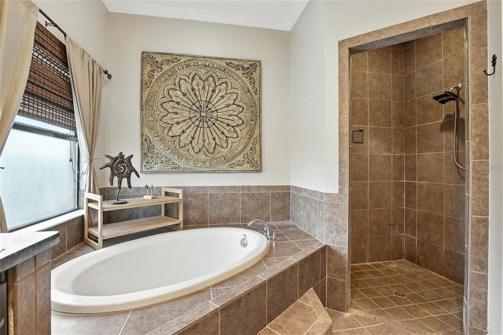 На продажу: $895,000 (5 спален, 3 ванн, 3620 Квадратных фут)