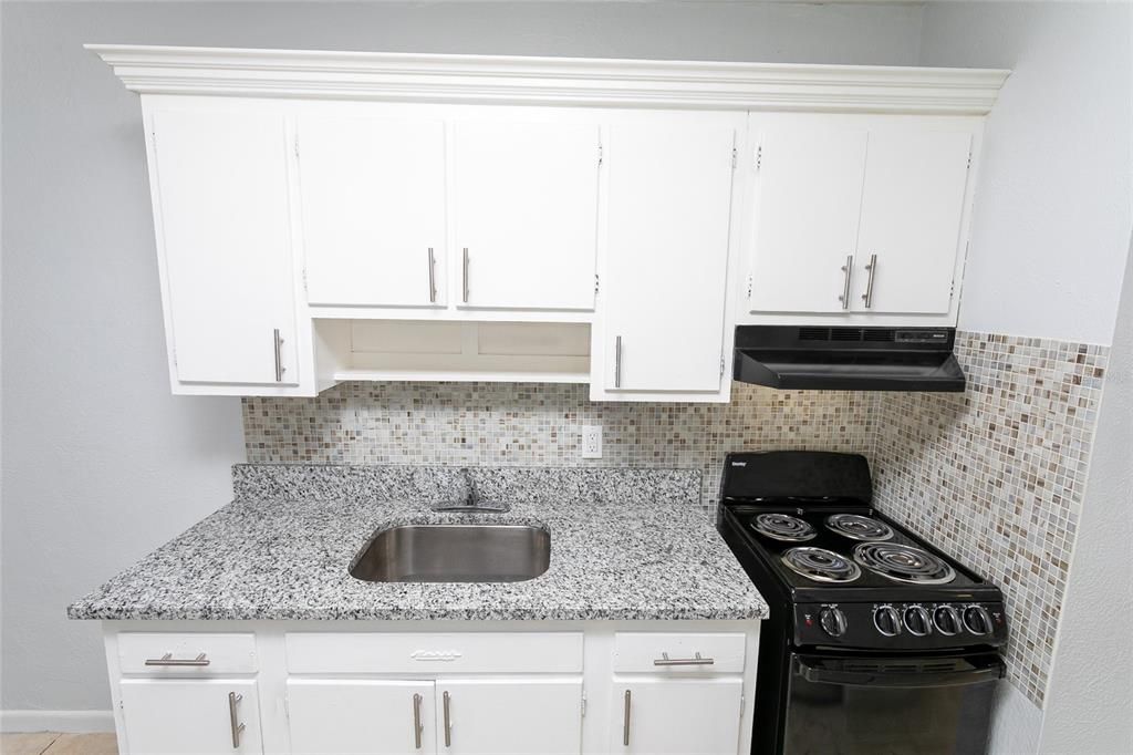 For Rent: $1,325 (1 beds, 1 baths, 557 Square Feet)