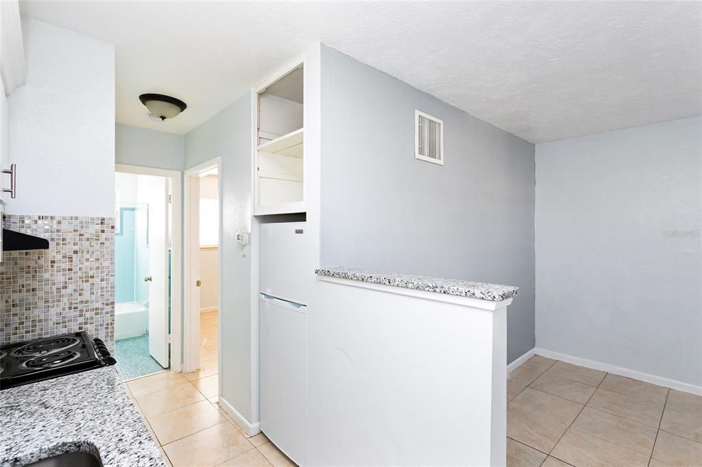 For Rent: $1,325 (1 beds, 1 baths, 557 Square Feet)