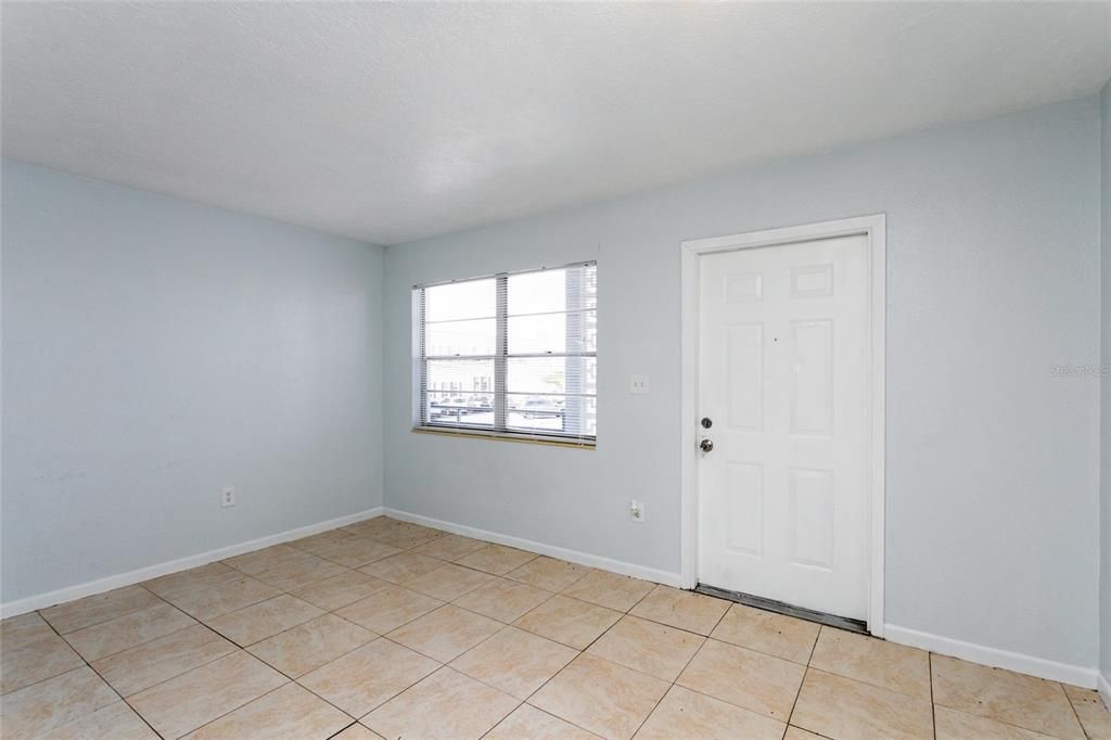 For Rent: $1,325 (1 beds, 1 baths, 557 Square Feet)