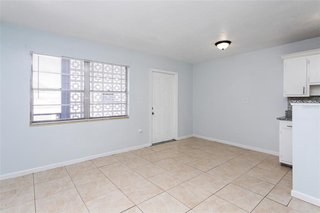 For Rent: $1,325 (1 beds, 1 baths, 557 Square Feet)