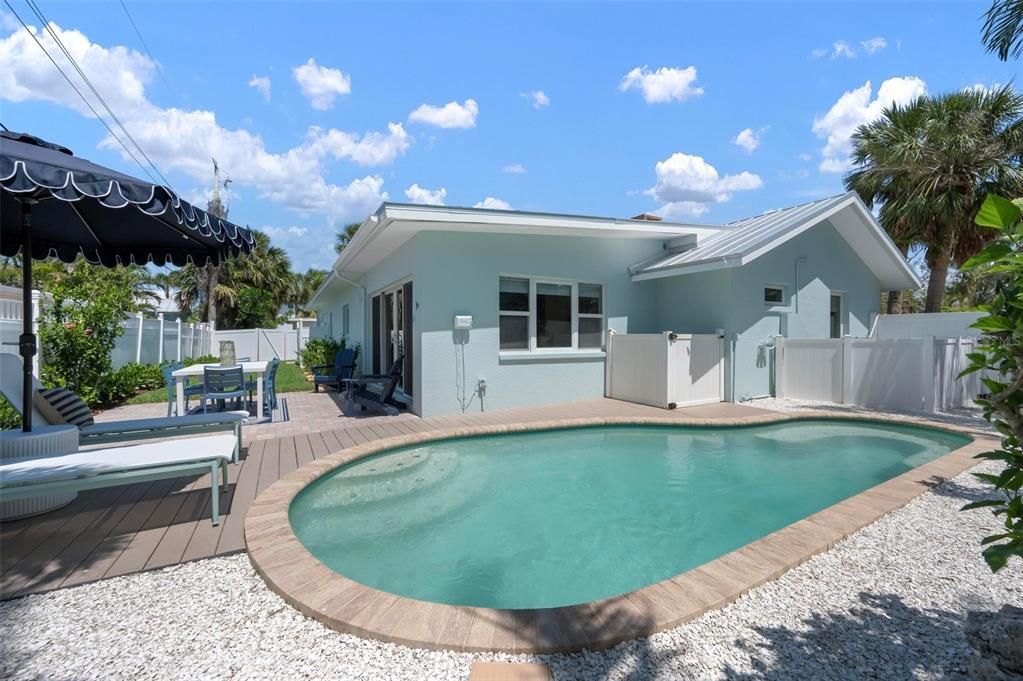 For Sale: $1,649,000 (3 beds, 2 baths, 1777 Square Feet)