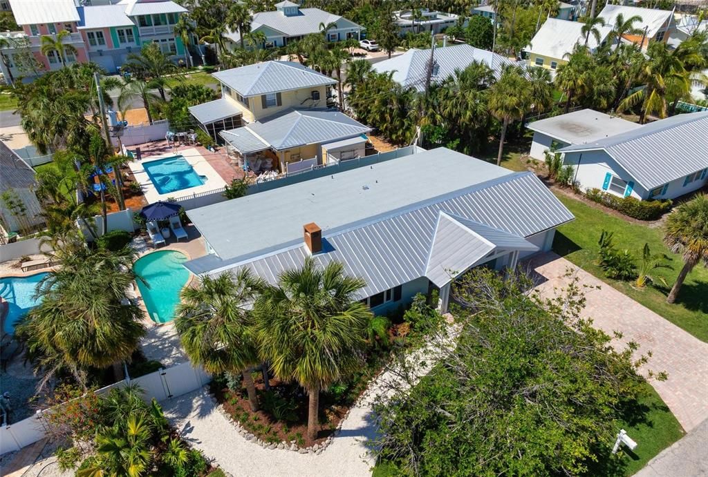 For Sale: $1,649,000 (3 beds, 2 baths, 1777 Square Feet)