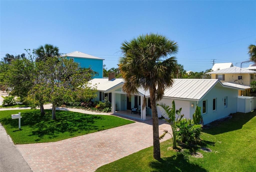 For Sale: $1,649,000 (3 beds, 2 baths, 1777 Square Feet)