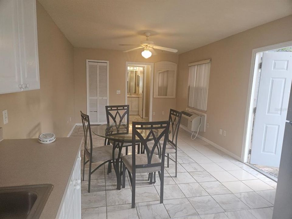 В аренду: $1,000 (1 спален, 1 ванн, 500 Квадратных фут)