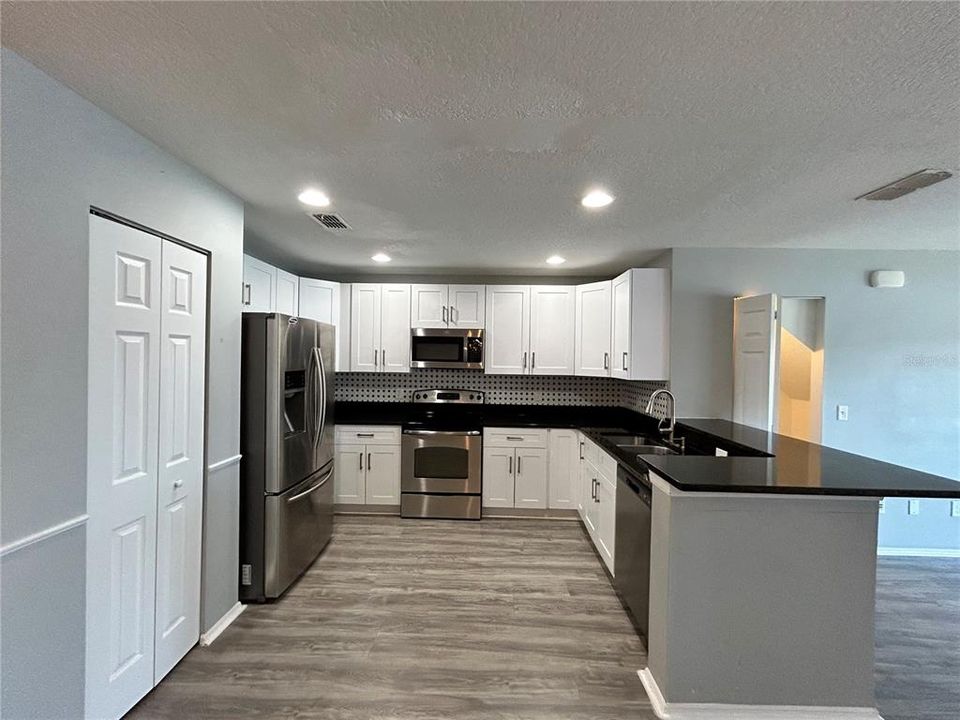 出租: $2,350 (3 贝兹, 2 浴室, 1498 平方英尺)