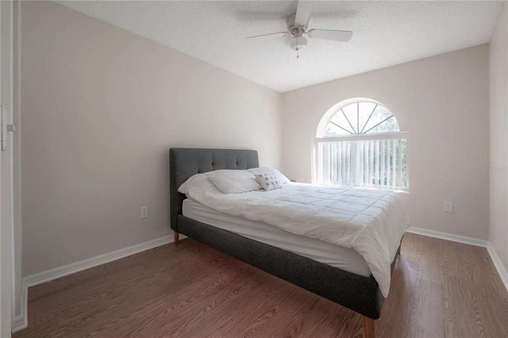 待售: $375,000 (4 贝兹, 2 浴室, 1910 平方英尺)