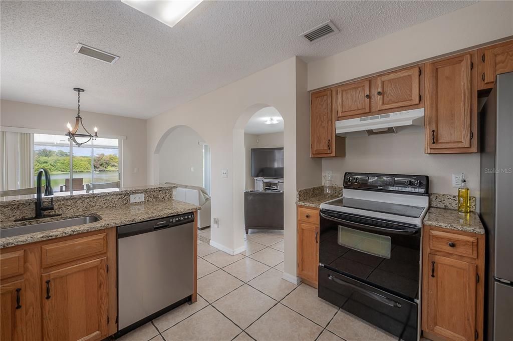 待售: $375,000 (4 贝兹, 2 浴室, 1910 平方英尺)