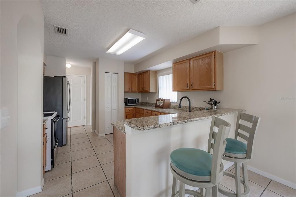 待售: $375,000 (4 贝兹, 2 浴室, 1910 平方英尺)