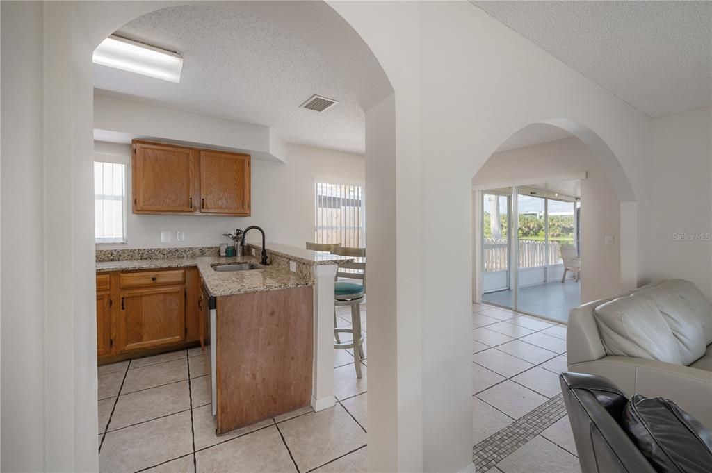 待售: $375,000 (4 贝兹, 2 浴室, 1910 平方英尺)