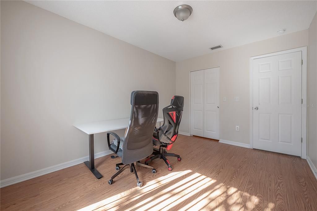 待售: $375,000 (4 贝兹, 2 浴室, 1910 平方英尺)