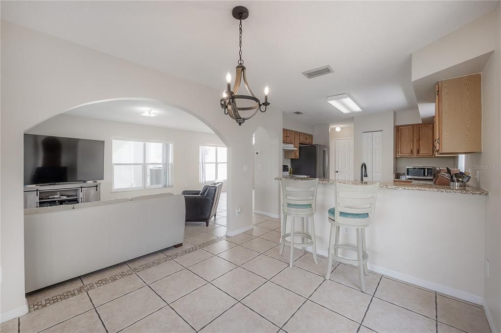 待售: $375,000 (4 贝兹, 2 浴室, 1910 平方英尺)