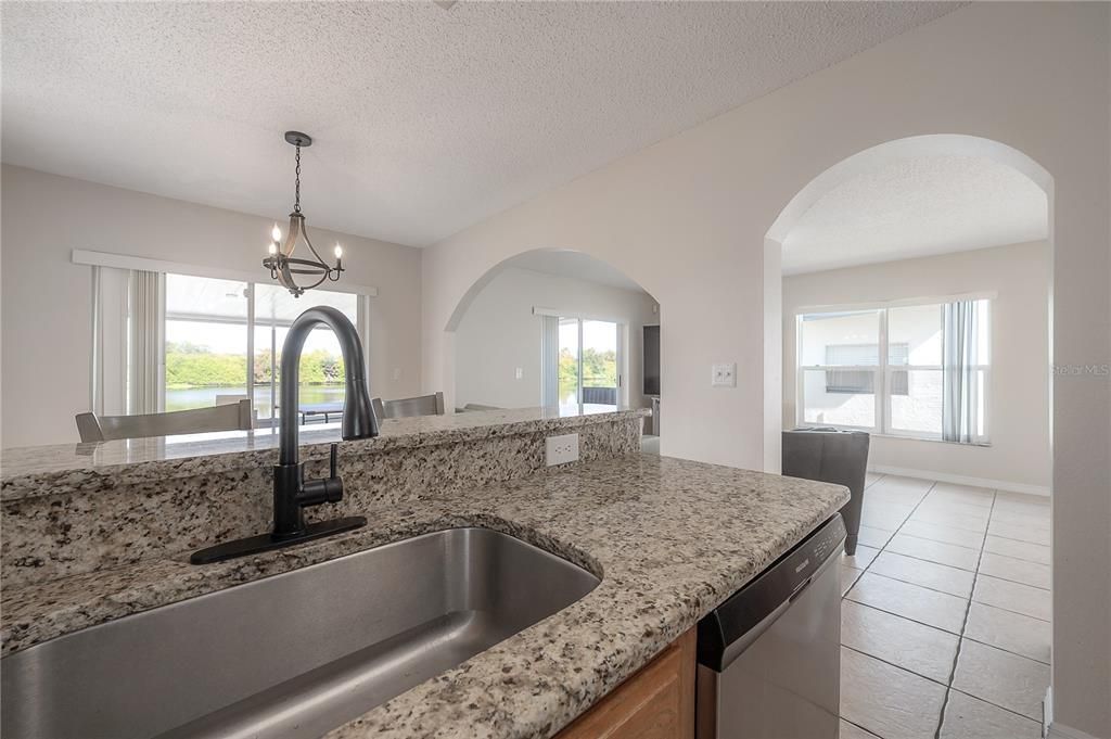 待售: $375,000 (4 贝兹, 2 浴室, 1910 平方英尺)