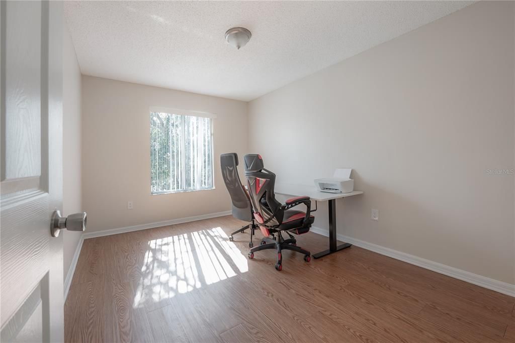 待售: $375,000 (4 贝兹, 2 浴室, 1910 平方英尺)