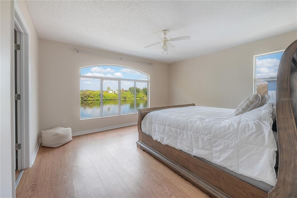 待售: $375,000 (4 贝兹, 2 浴室, 1910 平方英尺)