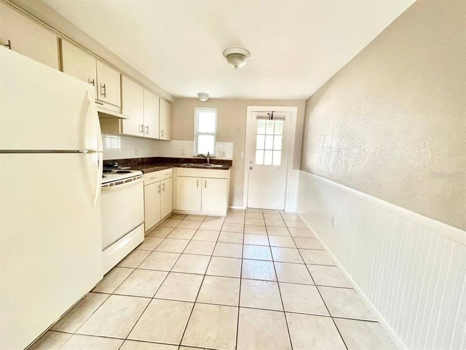 For Rent: $1,350 (2 beds, 1 baths, 676 Square Feet)