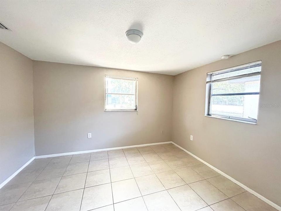 For Rent: $1,350 (2 beds, 1 baths, 676 Square Feet)