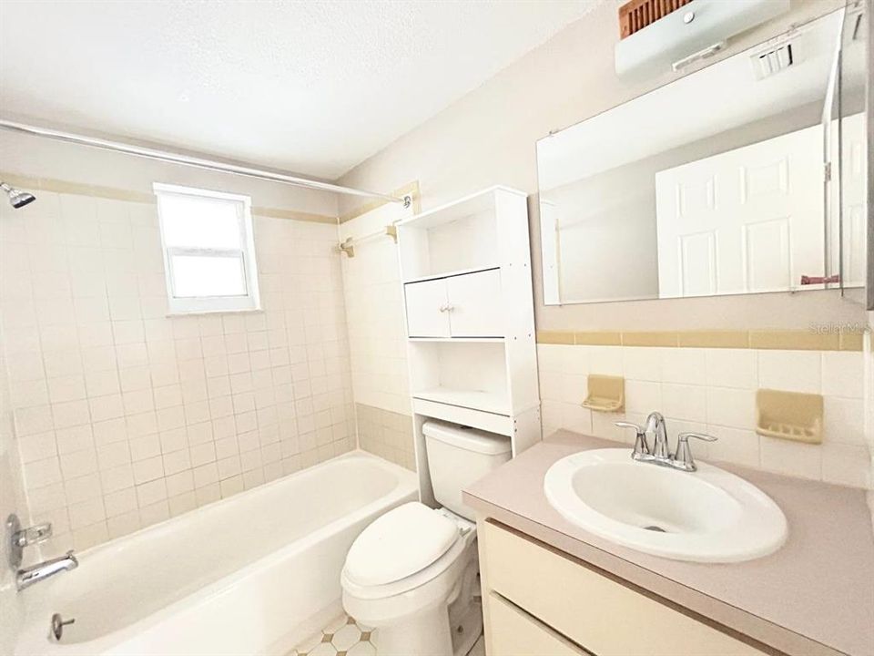 For Rent: $1,350 (2 beds, 1 baths, 676 Square Feet)