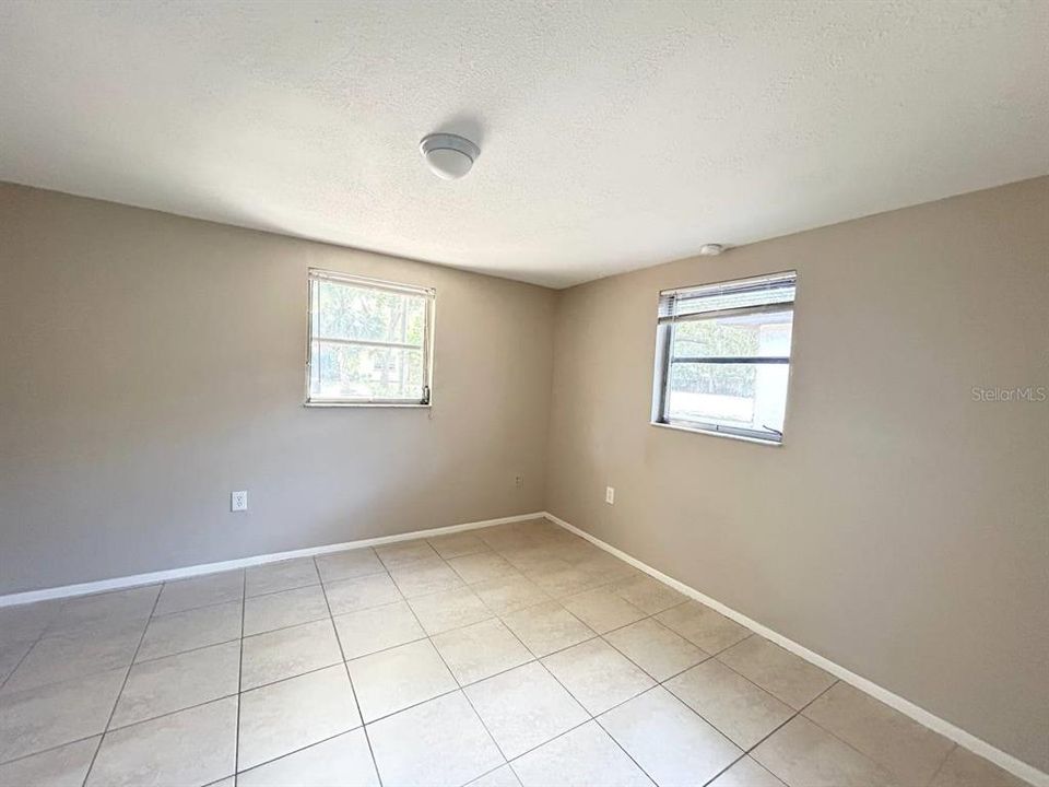 For Rent: $1,350 (2 beds, 1 baths, 676 Square Feet)