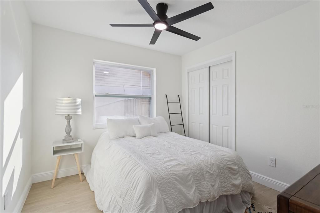 合同活跃: $449,900 (3 贝兹, 2 浴室, 1302 平方英尺)