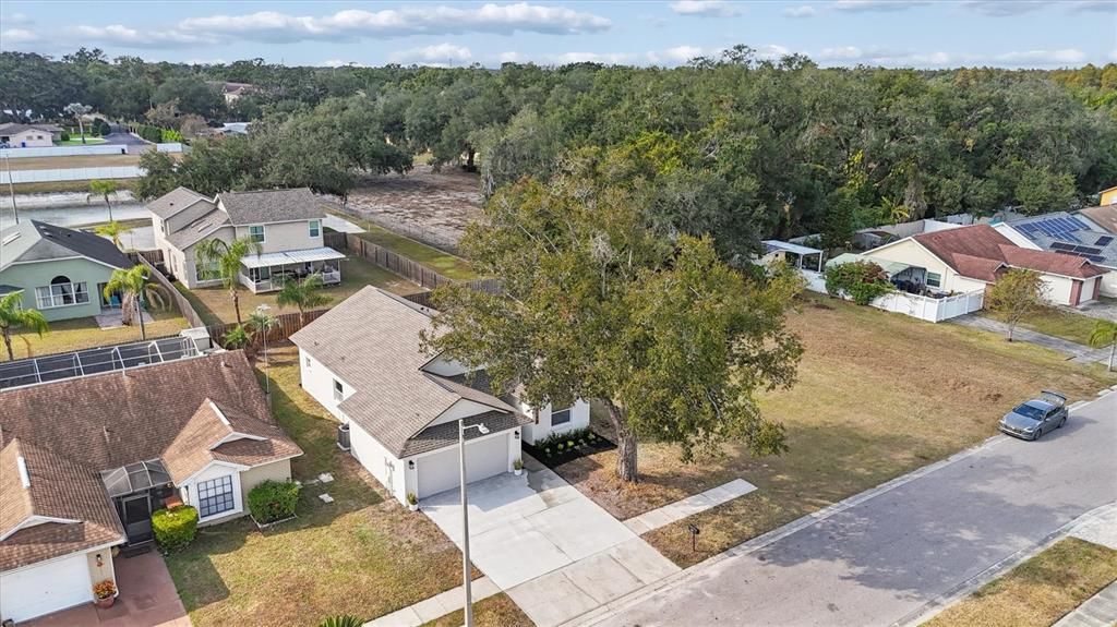 合同活跃: $449,900 (3 贝兹, 2 浴室, 1302 平方英尺)