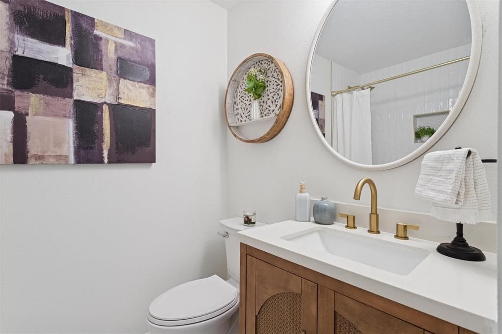 合同活跃: $449,900 (3 贝兹, 2 浴室, 1302 平方英尺)