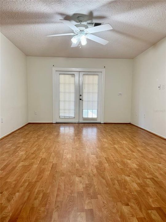 For Rent: $1,950 (3 beds, 2 baths, 1165 Square Feet)