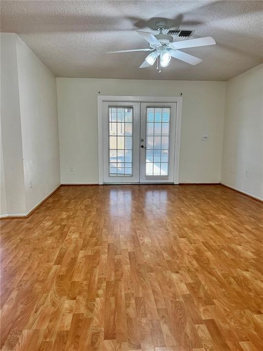 For Rent: $1,950 (3 beds, 2 baths, 1165 Square Feet)