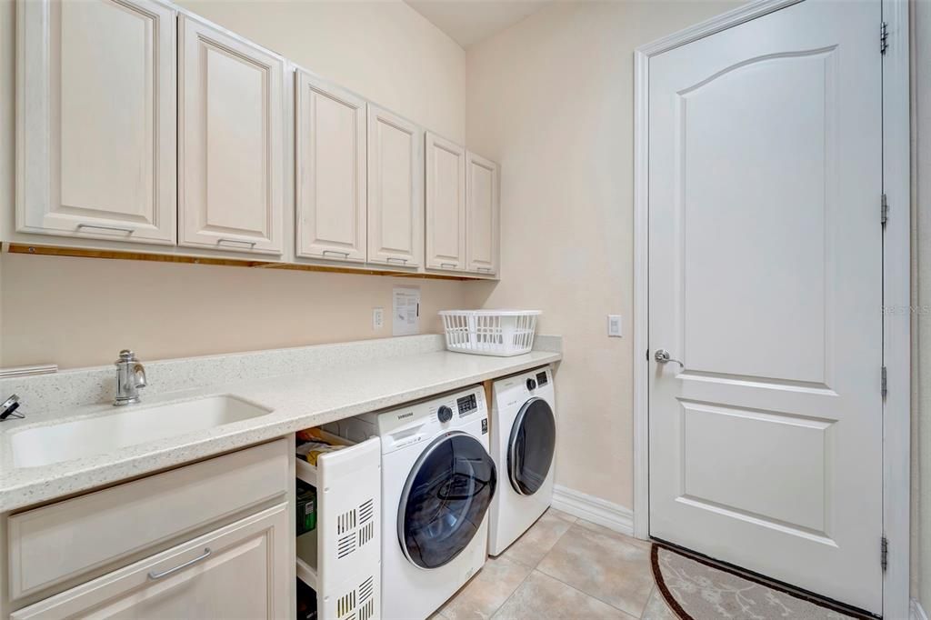 Под контрактом: $270,000 (3 спален, 2 ванн, 1532 Квадратных фут)