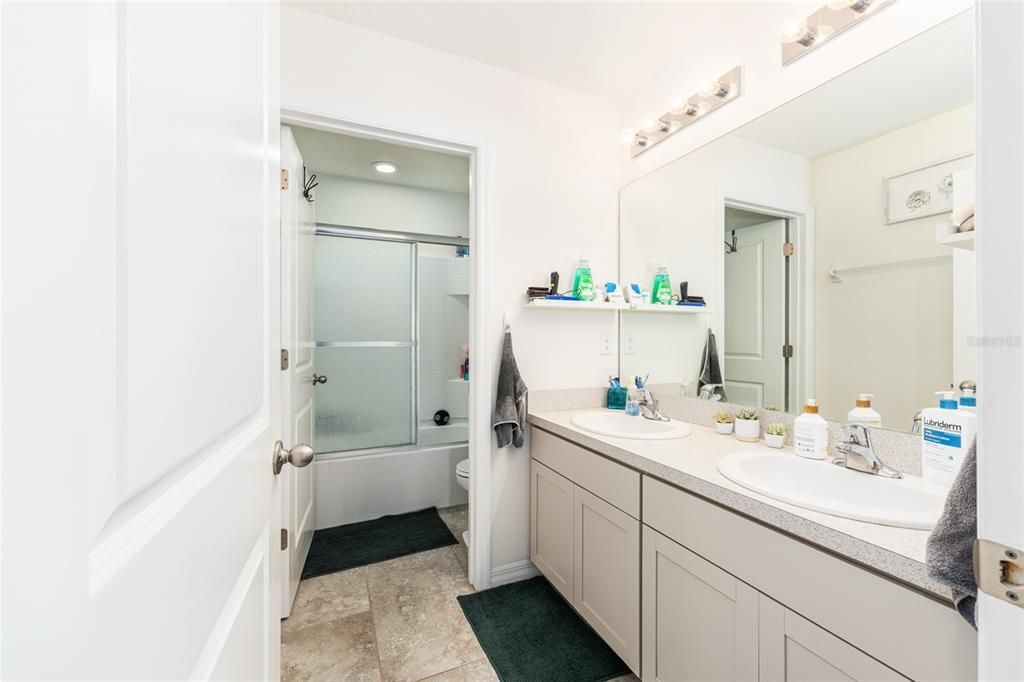 待售: $549,900 (5 贝兹, 3 浴室, 2924 平方英尺)