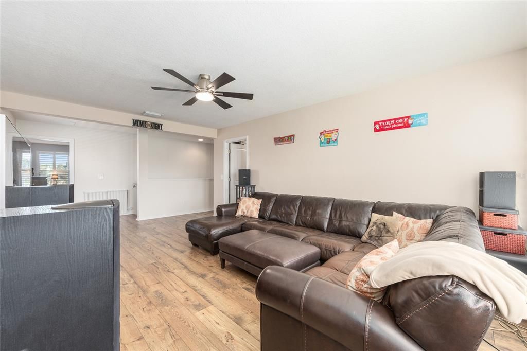 待售: $549,900 (5 贝兹, 3 浴室, 2924 平方英尺)