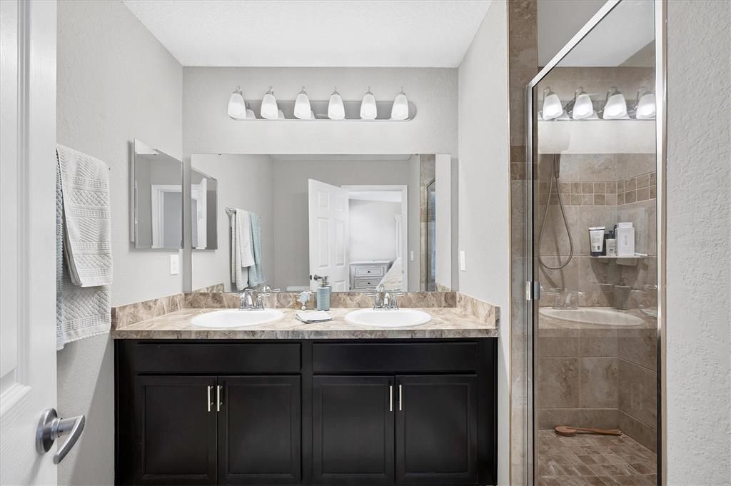 待售: $325,000 (3 贝兹, 2 浴室, 1769 平方英尺)