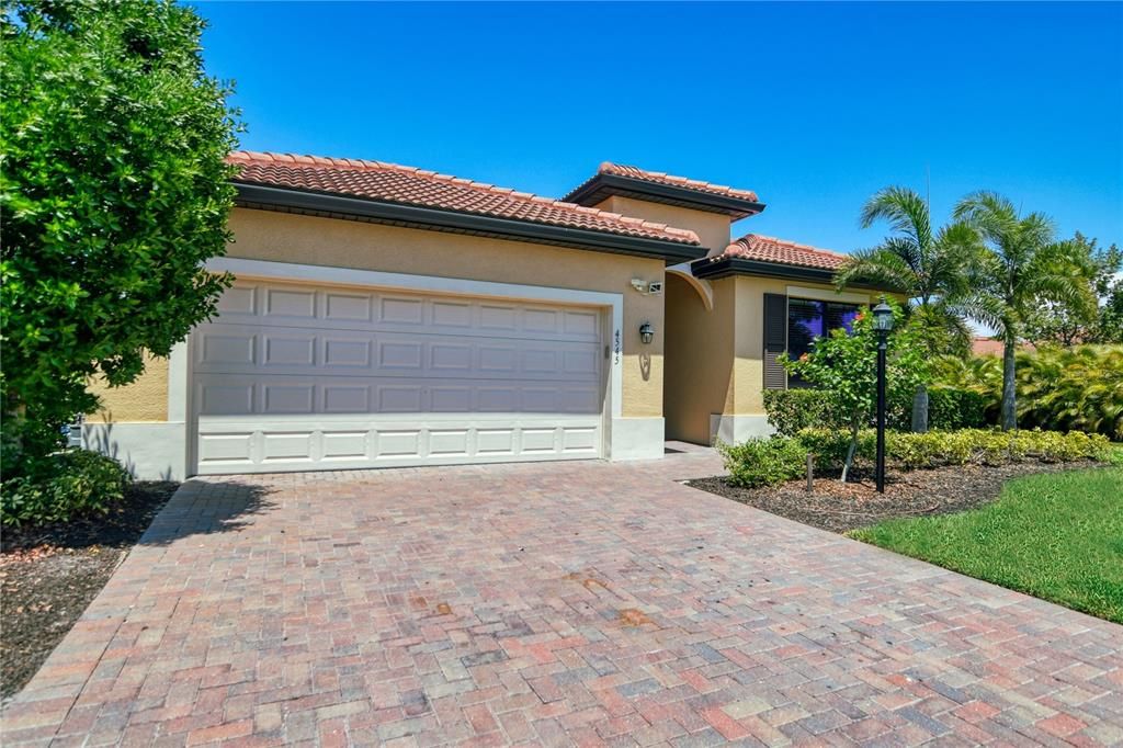 For Rent: $3,600 (3 beds, 3 baths, 2217 Square Feet)