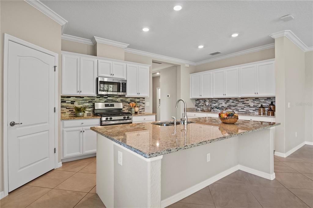 For Rent: $3,600 (3 beds, 3 baths, 2217 Square Feet)