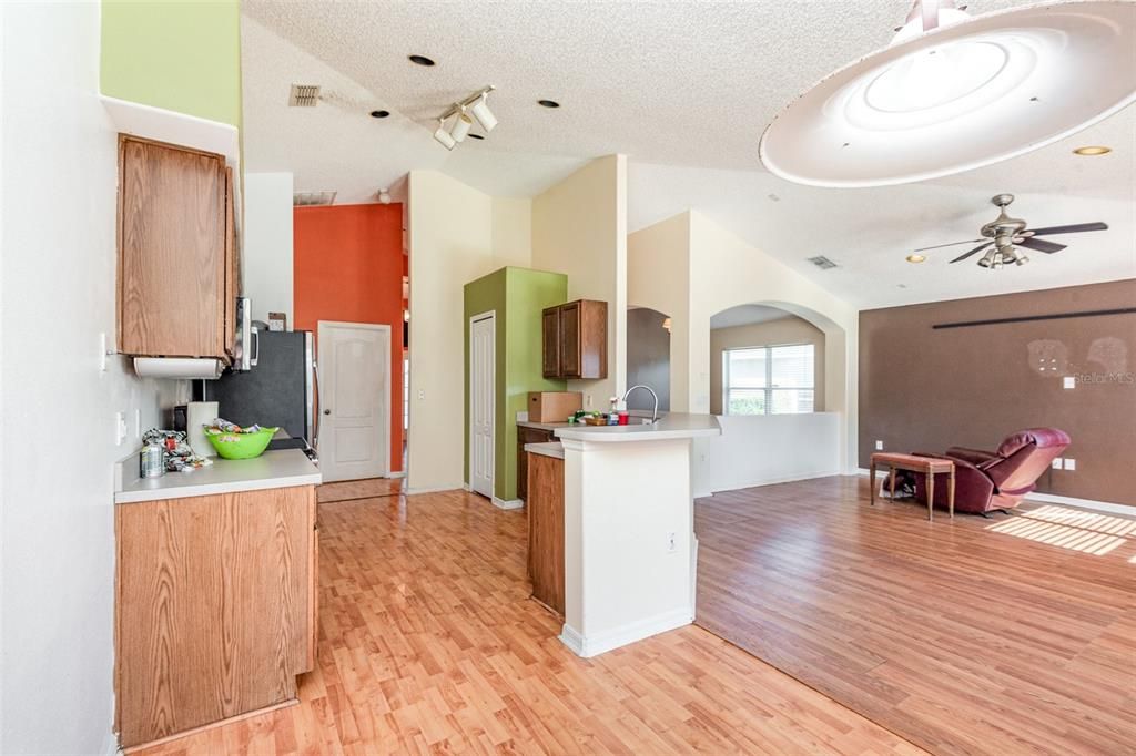 Activo con contrato: $299,900 (3 camas, 2 baños, 1655 Pies cuadrados)